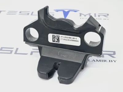 Крышка замка двери багажника Tesla Model 3 2020