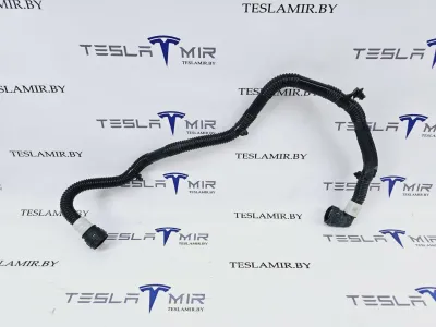Шланг системы охлаждения заднего мотора Tesla Model S 2022