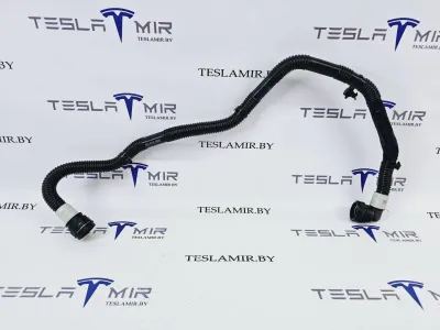 Шланг системы охлаждения заднего мотора Tesla Model Y 2021