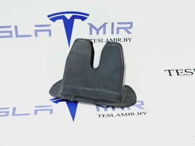 Крышка замка двери багажника Tesla Model 3 2021