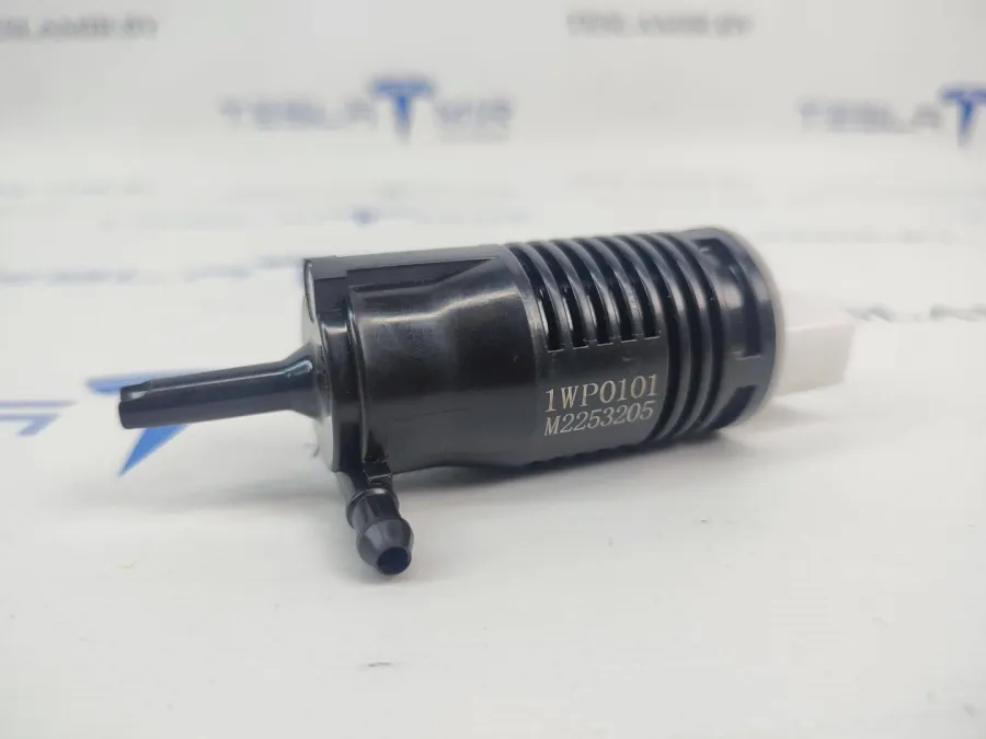 Насос (моторчик) бачка омывателя Tesla Model Y 2023 — фото 1