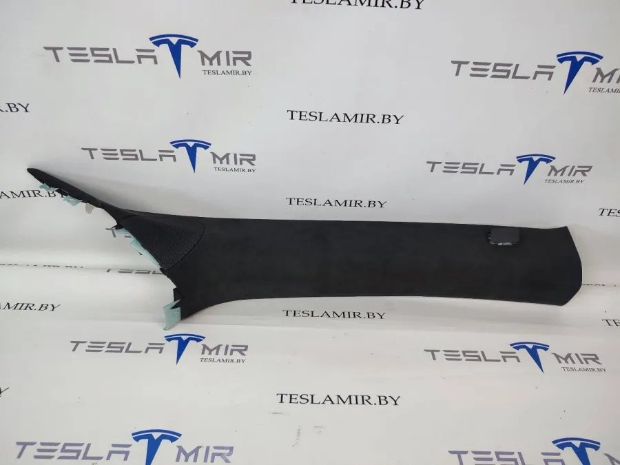Накладка декоративная стойки А внутренняя правая верхняя Tesla Model S 2017 — фото 1