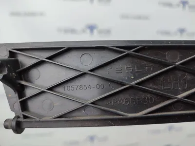 Заслонка корпуса центрального люверса левая верхняя Tesla Model S 2017 — фото 3