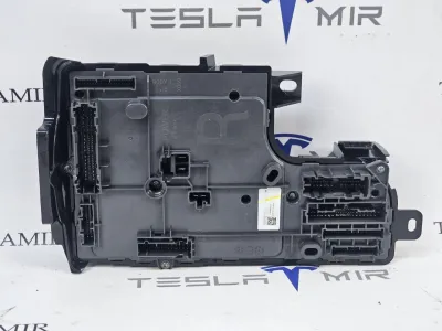 Блок управления BCM (бортовой сети) (Body Control Module) Боди правый Tesla Model Y 2025
