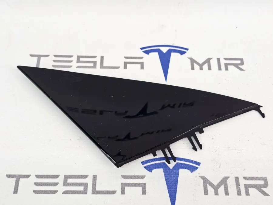 Накладка на зеркало (треугольник) правая Tesla Model 3 2023 — фото 1