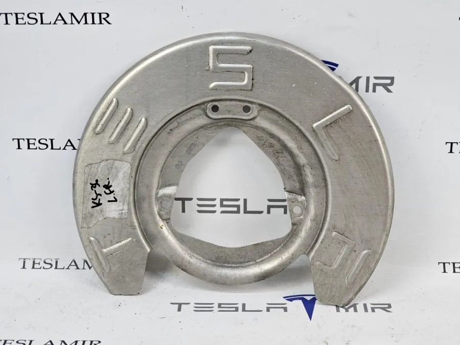 Кожух защитный тормозного диска передний Tesla Model 3 2023 — фото 1