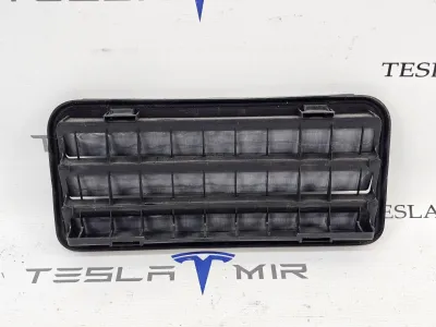 Вентиляционный клапан заднего багажника (жабры) Tesla Model 3 2023