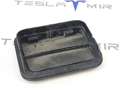 Вентиляционный клапан заднего багажника (жабры) Tesla Model S 2022 — фото 2