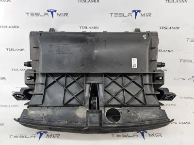 Кассета радиаторов Tesla Model Y 2025