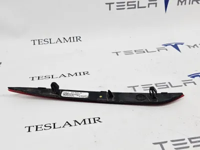 Катафот заднего бампера (отражатель) правый Tesla Model S 2018 — фото 2