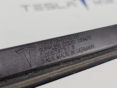 Молдинг кузова боковой наружный верхний левый Tesla Model 3 2023 — фото 4
