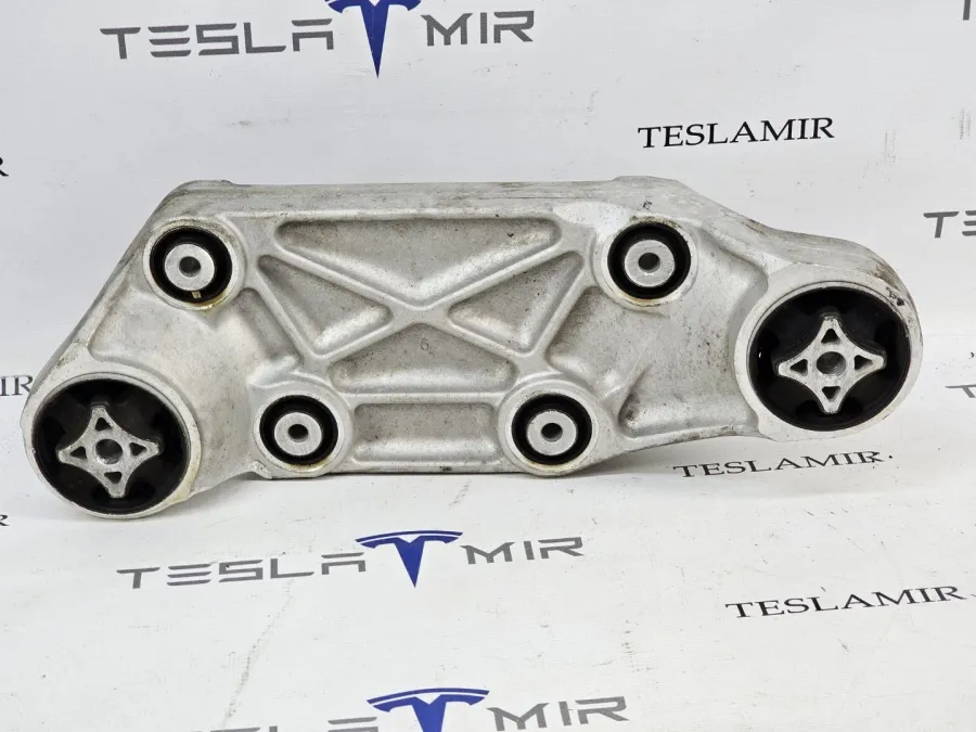 Кронштейн двигателя передний Tesla Model S 2016 — фото 1