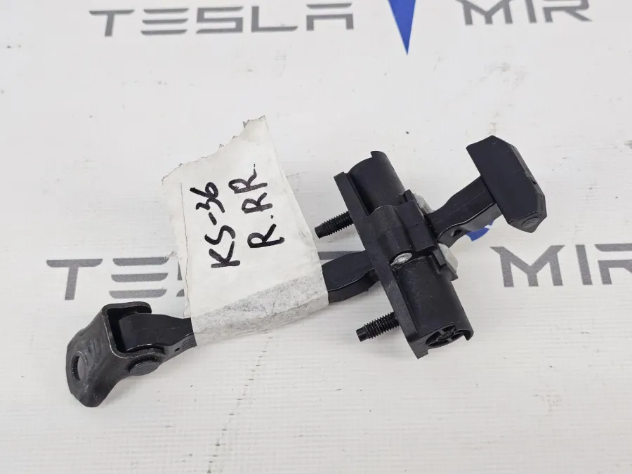 Ограничитель открывания двери задней Tesla Model 3 2023 — фото 1