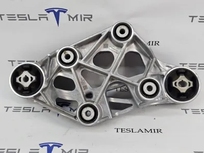 Кронштейн двигателя передний Tesla Model S 2022