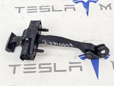 Ограничитель открывания двери задней Tesla Model 3 2025