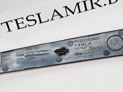 Катафот заднего бампера (отражатель) правый Tesla Model 3 2021 — фото 3