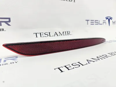 Катафот заднего бампера (отражатель) правый Tesla Model 3 2021