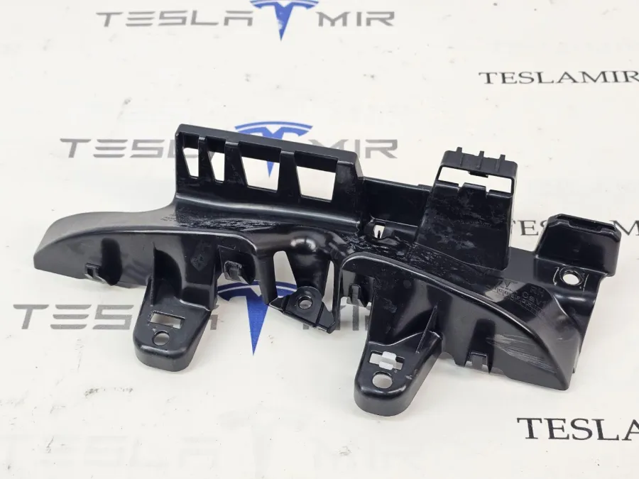 Кронштейн крепления стойки B правый верхний Tesla Model Y 2025 — фото 1