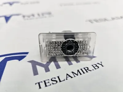 Фонарь подсветки двери красный (лампочка подсветки) Tesla Model Y 2022