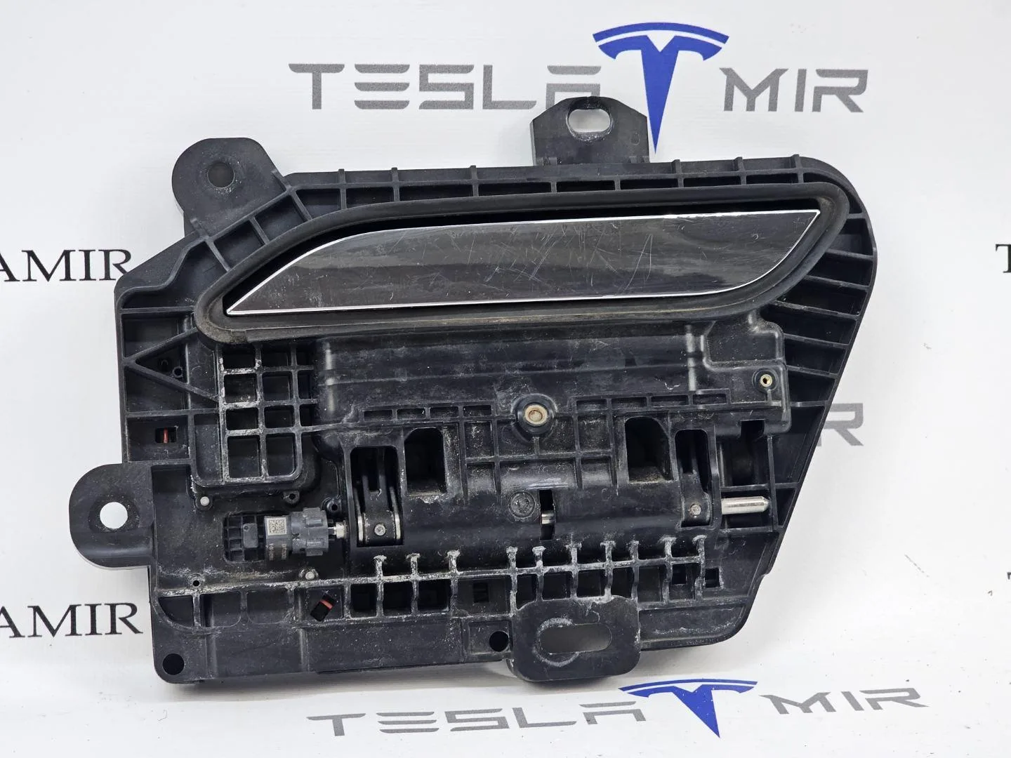 Ручка наружная двери левой Tesla Model S 2018 — фото 1