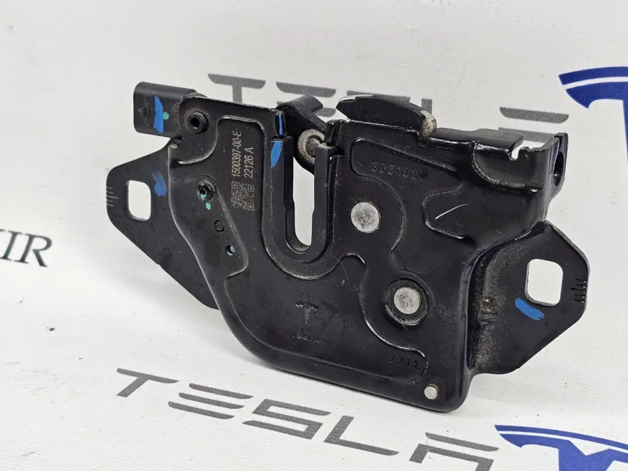 Замок капота Tesla Model S 2022 — фото 1