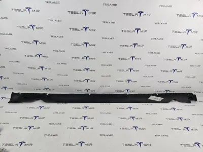 Накладка на порог правая Tesla Model Y 2025