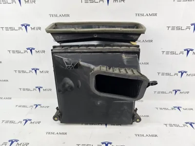 Корпус воздушногo фильтра Tesla Model S 2022