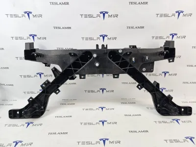 Передняя панель (телевизор) Tesla Model Y 2025