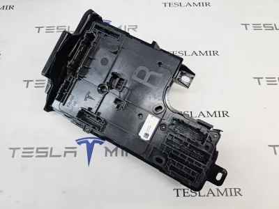Блок управления BCM (бортовой сети) (Body Control Module) Боди правый Tesla Model Y 2025
