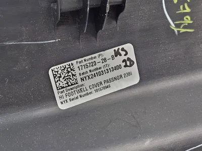 Пластик салона Tesla Model 3 2024 — фото 3