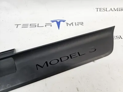 Накладка на порог правая Tesla Model 3 2024 — фото 2