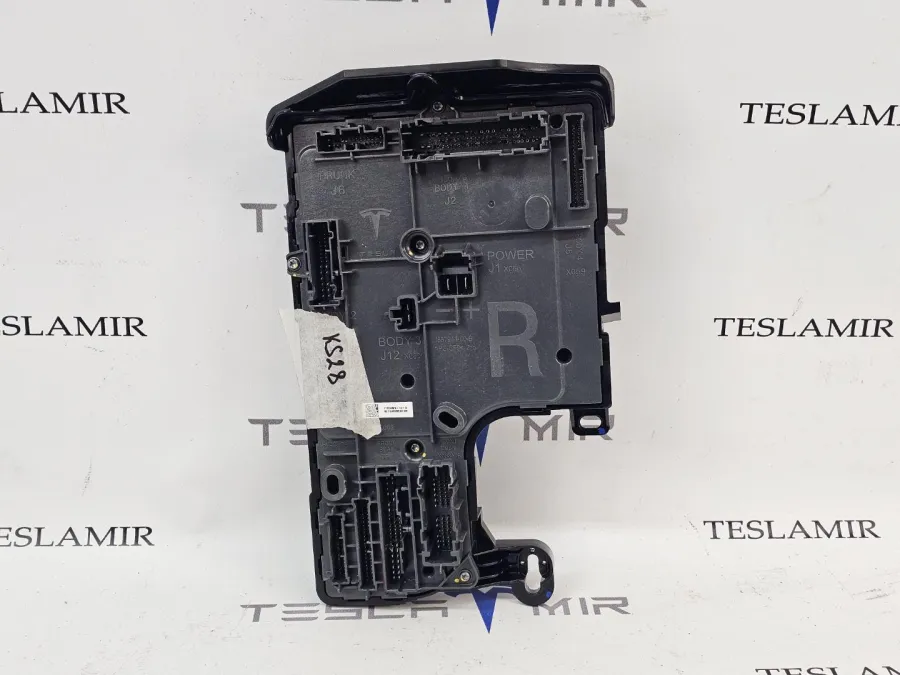 Блок управления BCM (бортовой сети) (Body Control Module) Боди правый Tesla Model 3 2024 — фото 1
