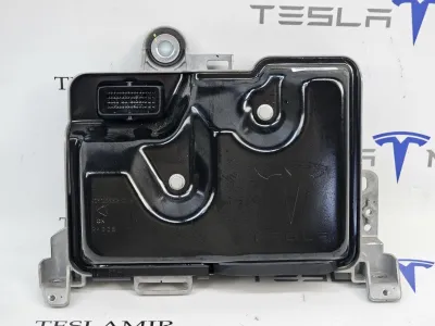 Блок управления BCM (бортовой сети) (Body Control Module) Боди Tesla Model 3 2024