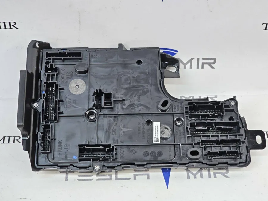 Блок управления BCM (бортовой сети) (Body Control Module) Боди правый Tesla Model Y 2022 — фото 1