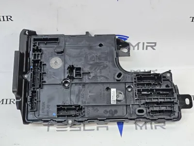 Блок управления BCM (бортовой сети) (Body Control Module) Боди правый Tesla Model Y 2022
