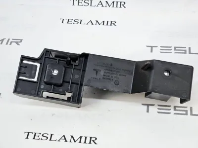 Кронштейн передней панели (телевизора) Tesla Model 3 2025