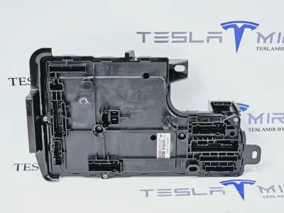 Блок управления BCM (бортовой сети) (Body Control Module) Боди правый Tesla Model Y 2021