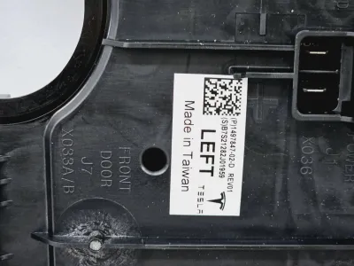 Блок управления BCM (бортовой сети) (Body Control Module) Боди левый Tesla Model Y 2021 — фото 2