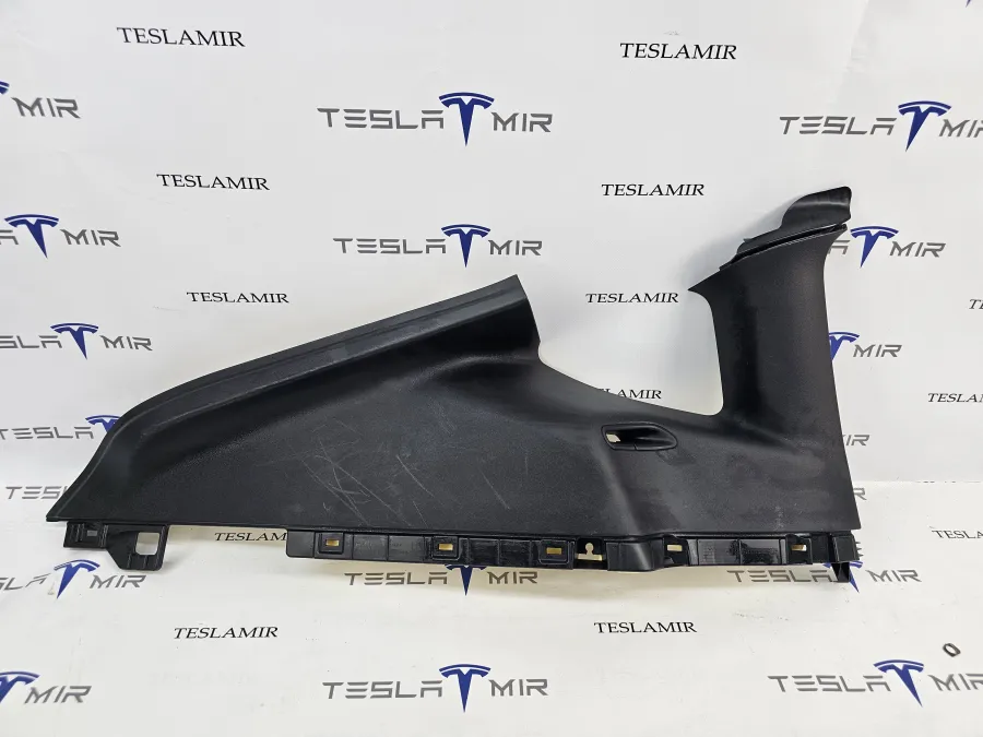 Накладка ремня безопасности стойки С левая Tesla Model Y 2024 — фото 1