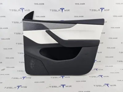 Обшивка двери передней правой Tesla Model Y 2025