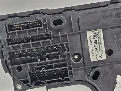 Блок управления BCM (бортовой сети) (Body Control Module) Боди правый Tesla Model Y 2020 — фото 2