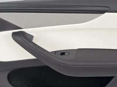 Обшивка двери передней правой Tesla Model Y 2025 — фото 3