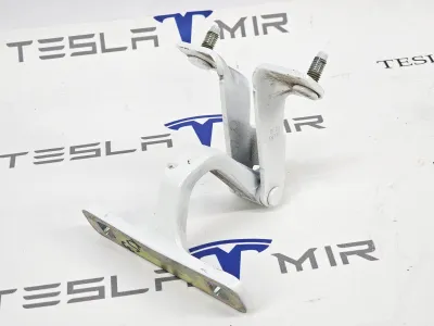 Петля крышки багажника правая Tesla Model Y 2020