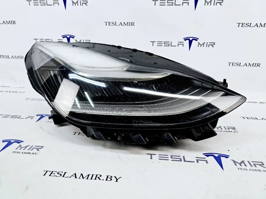 Фара правая Tesla Model 3 2019 — фото 1