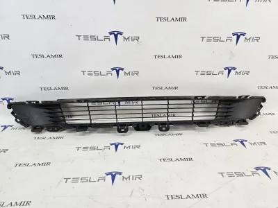 Решетка гриль декоративная основного радиатора (передний бампер) Tesla Model Y 2020