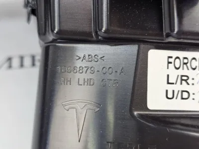 Декоративная накладка центральной консоли Tesla Model S 2018 — фото 9