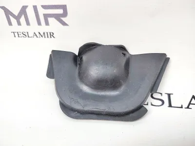 Заглушка резиновая парктроника на подкрылке переднем правая Tesla Model S 2019 — фото 2