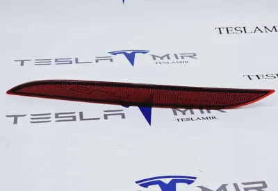Катафот заднего бампера (отражатель) левый Tesla Model S 2022