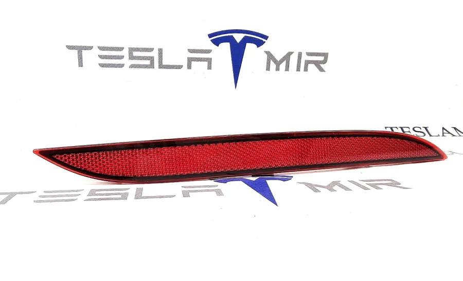 Катафот заднего бампера (отражатель) правый Tesla Model S 2022 — фото 1