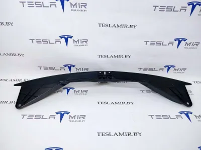 Кронштейн накладки (логотипа) V-образной гриля передний Tesla Model S 2020 — фото 2